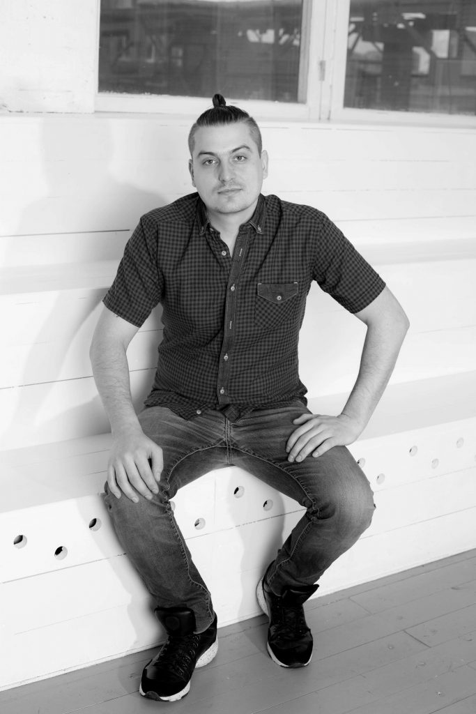 Сергей Александрович - Ведущий специалист по договорной работе Сергей Александрович - Ведущий специалист по договорной работе